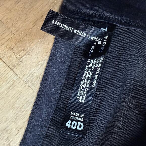 Torrid Curve 360 Back Smoothing Push Up Plunge Black Bra 40D Hearts Roses Padded - Picture 6 of 6